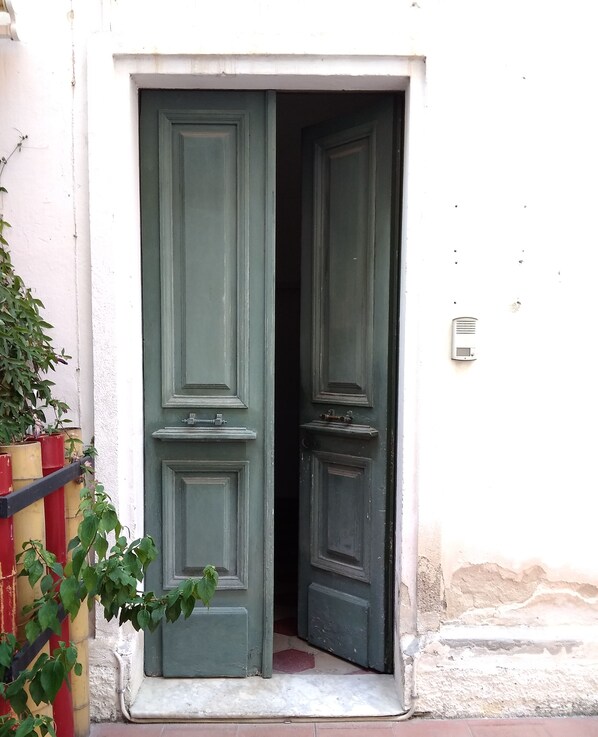 Entrée de l’hébergement