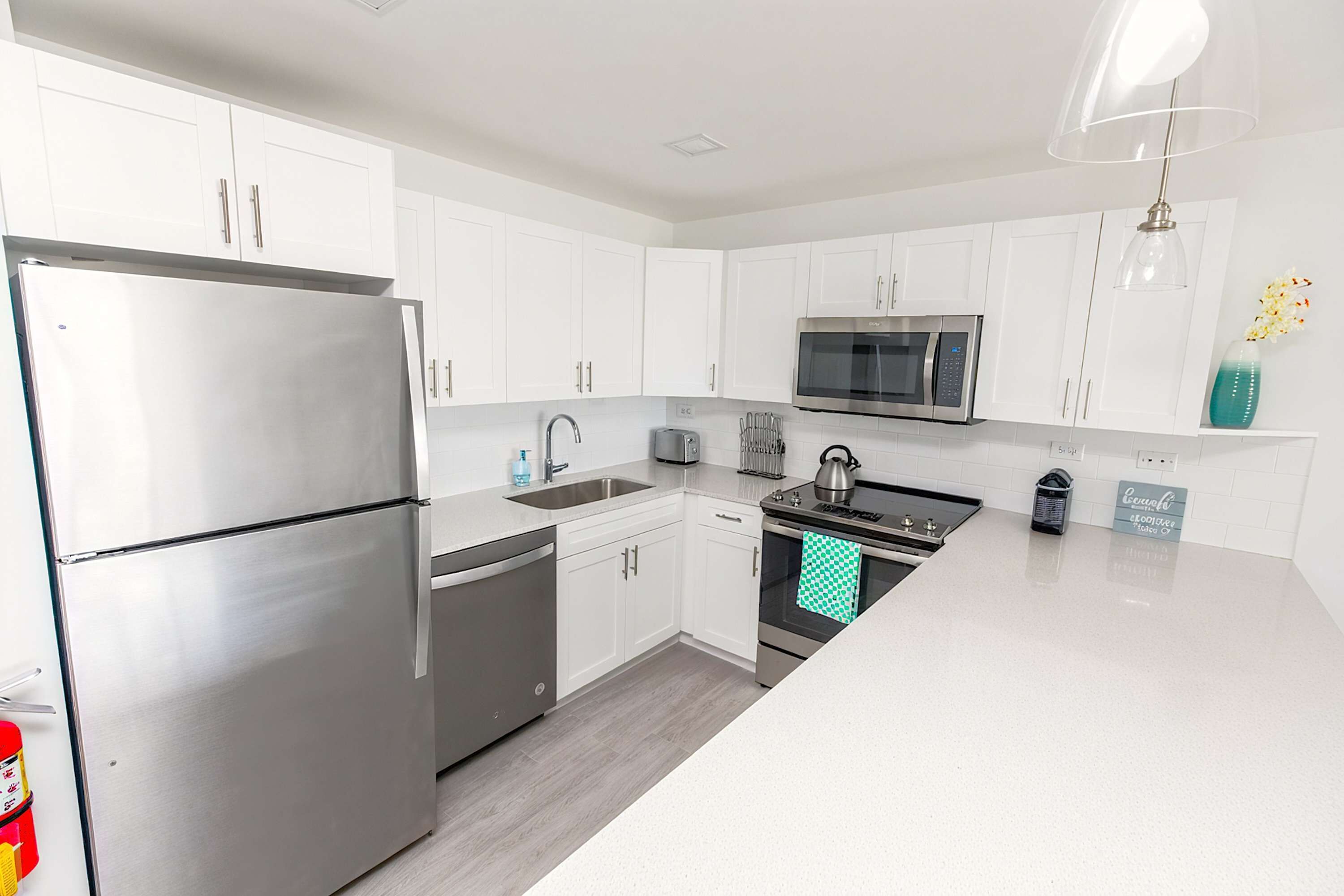 冰箱、微波炉、烤箱、炉灶