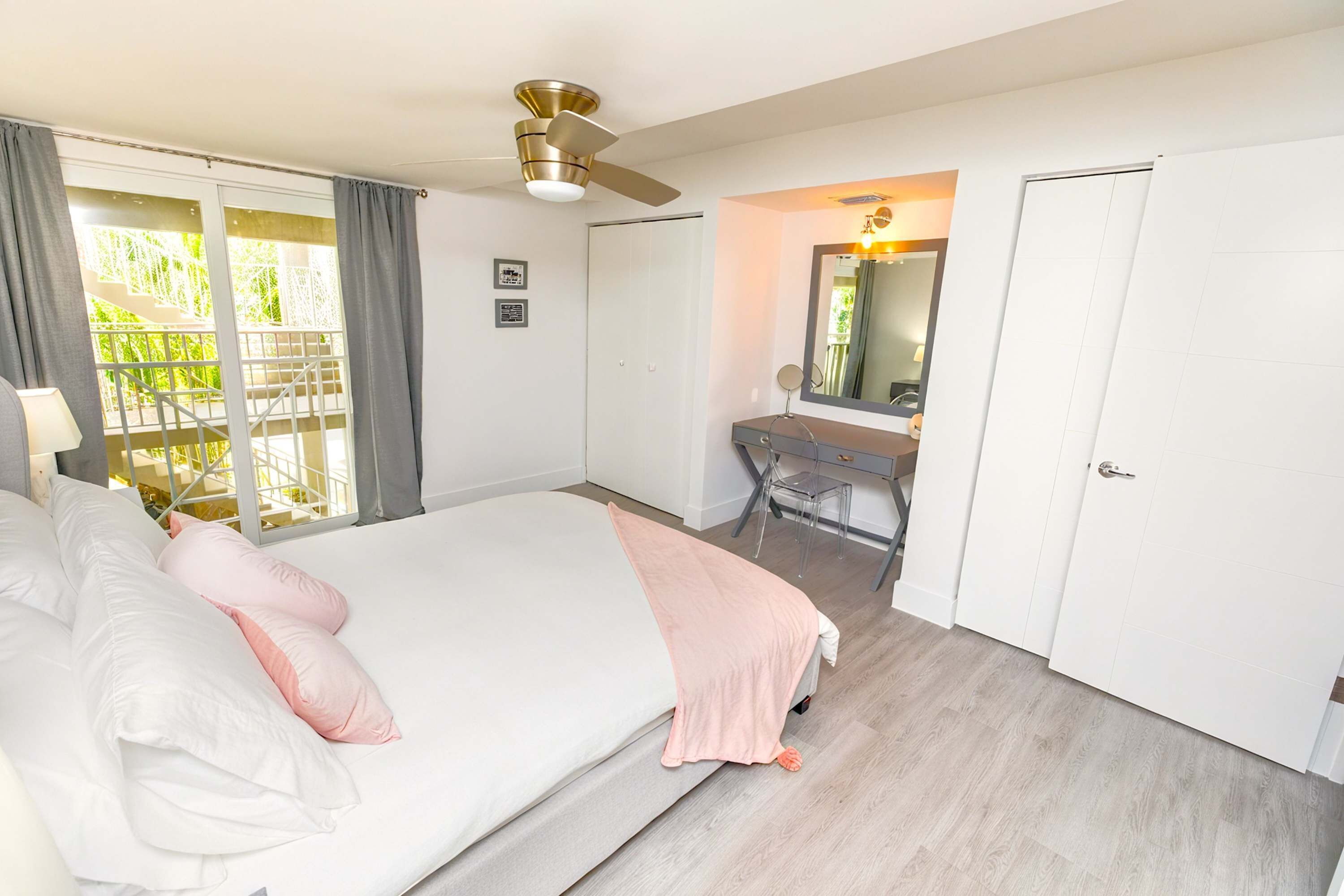 3 多间卧室、办公桌、熨斗/熨衣板、WiFi