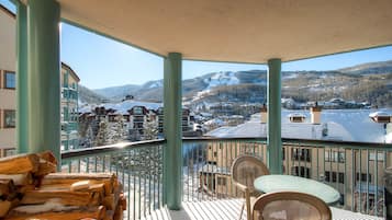 公寓式客房, 多张床 (Centennial 2 Bedroom Condo unit no. 1) | 阳台