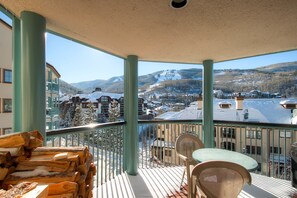 Lejlighed - flere senge (Centennial 2 Bedroom Condo unit no. 1) | Balkon