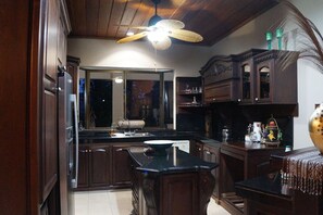 Fridge, microwave, stovetop, dishwasher - Rio Fortuna Villa near La Fortuna Airport (La Fortuna)