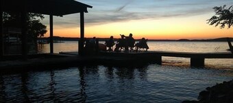 Hot Tub, Fireplace & Pet Friendly! Come Visit "Lake It or Knot"!