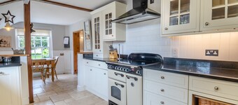 The Manor House - Five Bedroom House, Sleeps 10