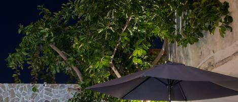 تناول الطعام بالخارج