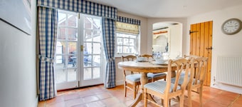 Stannard Cottage - Three Bedroom House, Sleeps 5