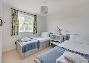 3 bedrooms, iron/ironing board, bed sheets
