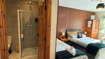 Triple Room | Desk, blackout curtains, iron/ironing board, free WiFi