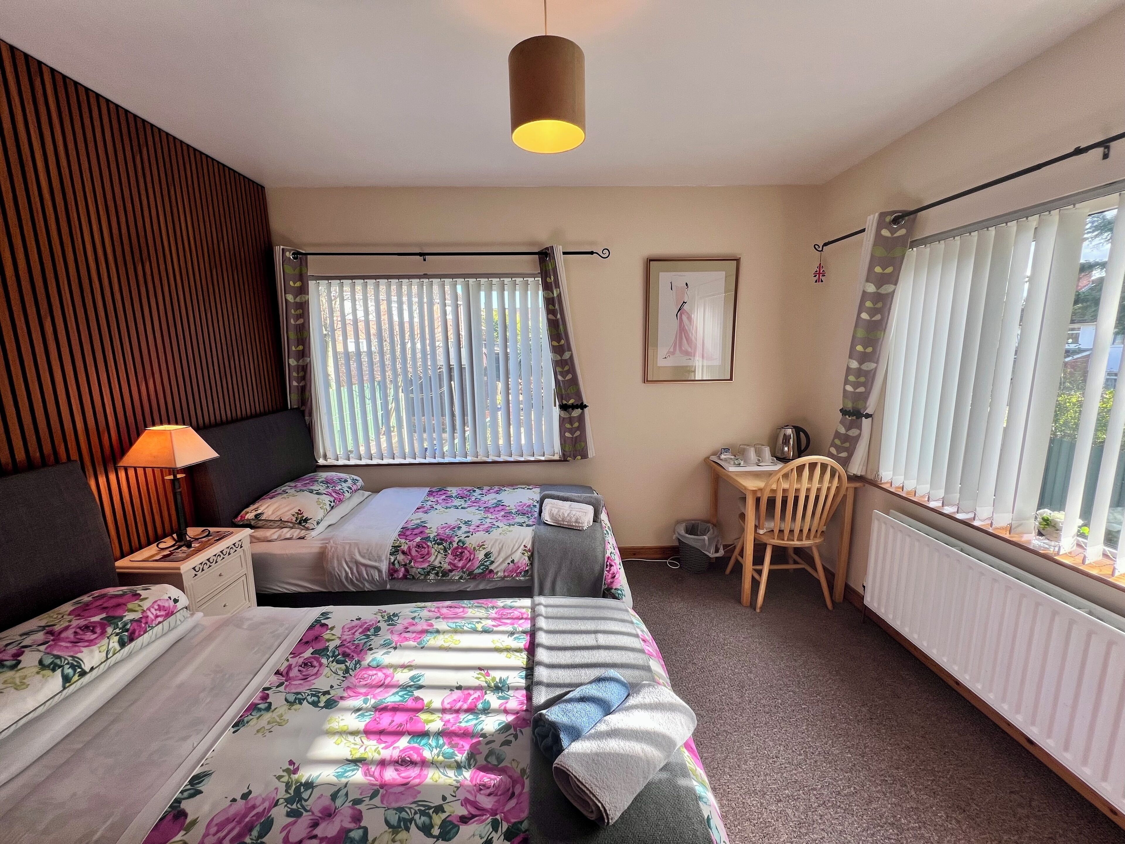 Twin Room | Bathroom | Shower, rainfall showerhead, free toiletries, towels