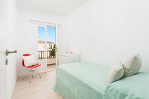 3 bedrooms, iron/ironing board, free WiFi, bed sheets - With Balcony, Mountain View and Community Pool - Apartment Rosmar III Alcudia (Alcudia)