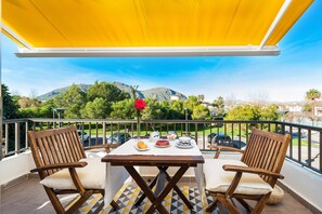Outdoor dining - With Balcony, Mountain View and Community Pool - Apartment Rosmar III Alcudia (Alcudia)