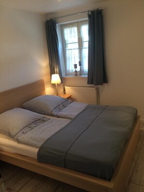 1 bedroom, travel crib, WiFi, bed sheets