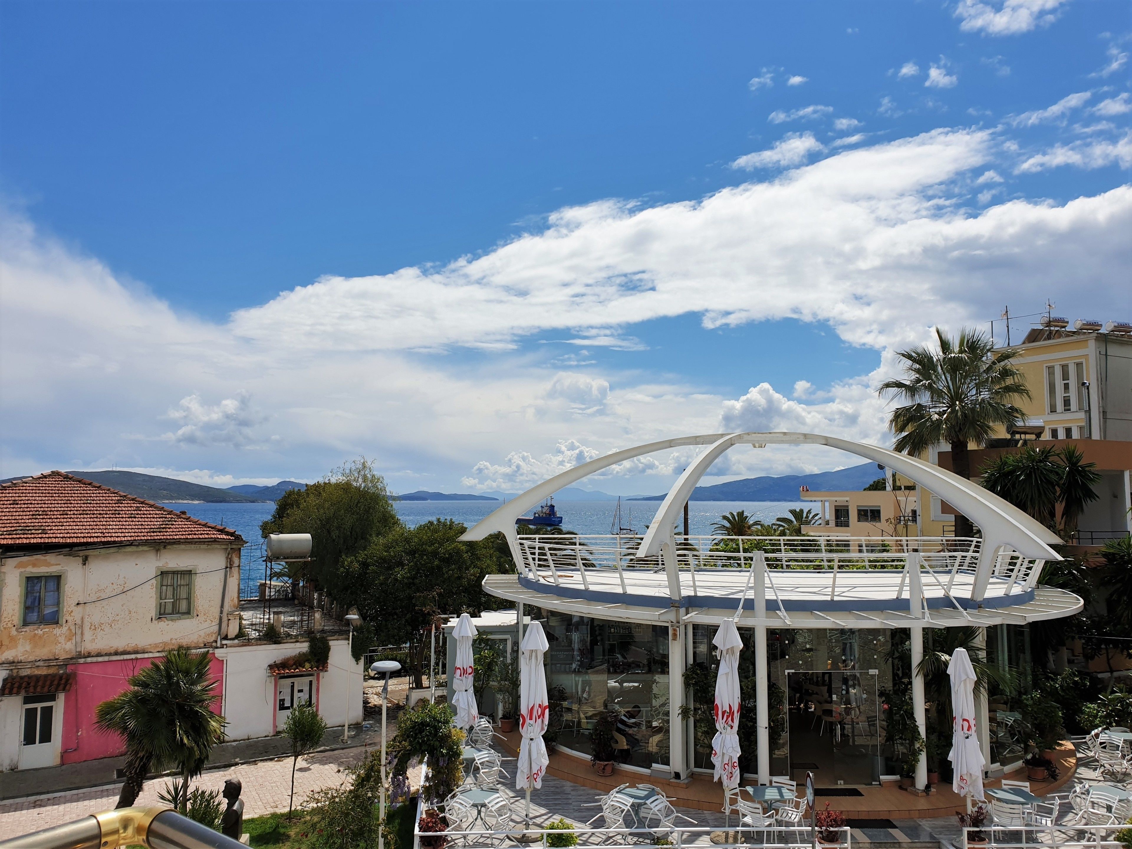 Habitación estándar con 1 cama doble o 2 individuales, vistas parciales al mar | Vistas al mar