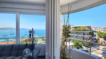 Junior Suite, 1 King Bed with Sofa bed, Ocean View (3) | Living area | Smart TV