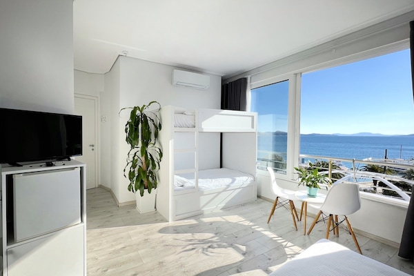 Habitación cuádruple familiar, 1 habitación, vistas al mar | 1 dormitorio, ropa de cama hipoalergénica, caja fuerte
