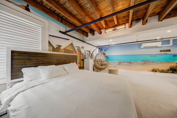 Comfort Studio, 1 King Bed, Non Smoking, City View