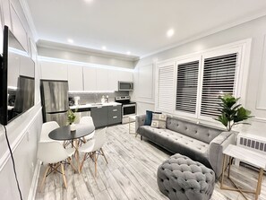 Andy Suite | Living area