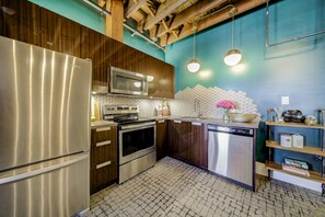 Neverly Hills Suite | Private kitchen