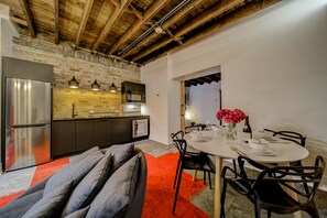 Suite Design, 1 letto king, non fumatori | Pasti in camera