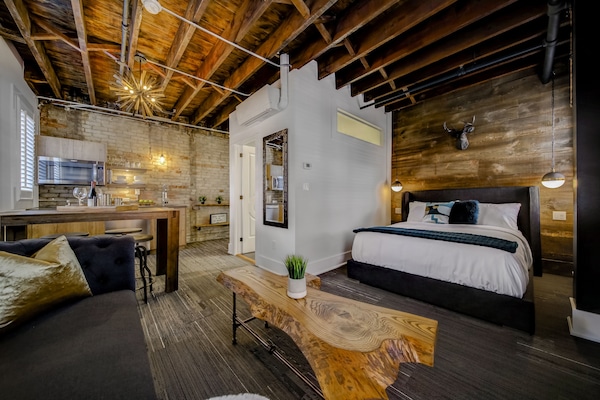 Noire Suite | Living area