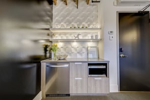 The Art Suite | Private kitchenette | Microwave, toaster, cookware/dishes/utensils, paper towels - The Westlake (Toronto)