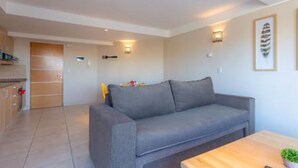 Apartment, Lake View | Living area | 43-inch Smart TV with cable channels, TV - Departamento con Vista en Pleno Centro (San Carlos de Bariloche)