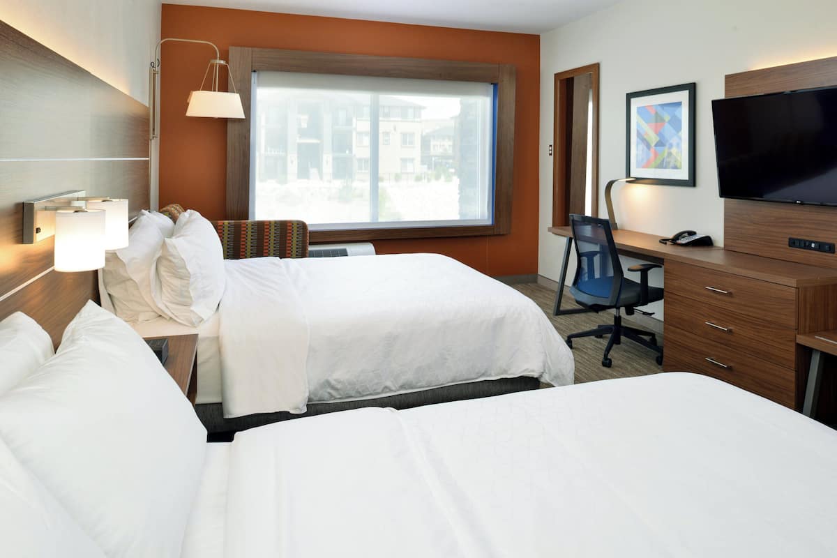 1 bedroom, premium bedding, in-room safe, desk
