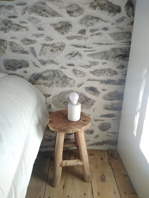 4 bedrooms, iron/ironing board, WiFi