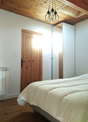 4 habitaciones, tabla de planchar con plancha y wifi
