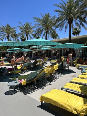 Property grounds - Middle of OLD TOWN and Across the street from the Famous Valley HO Hotel (Scottsdale)