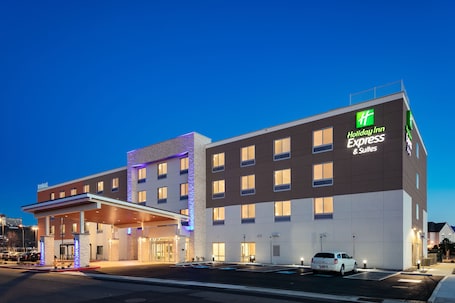 Exterior. Holiday Inn Express & Suites Medford by IHG