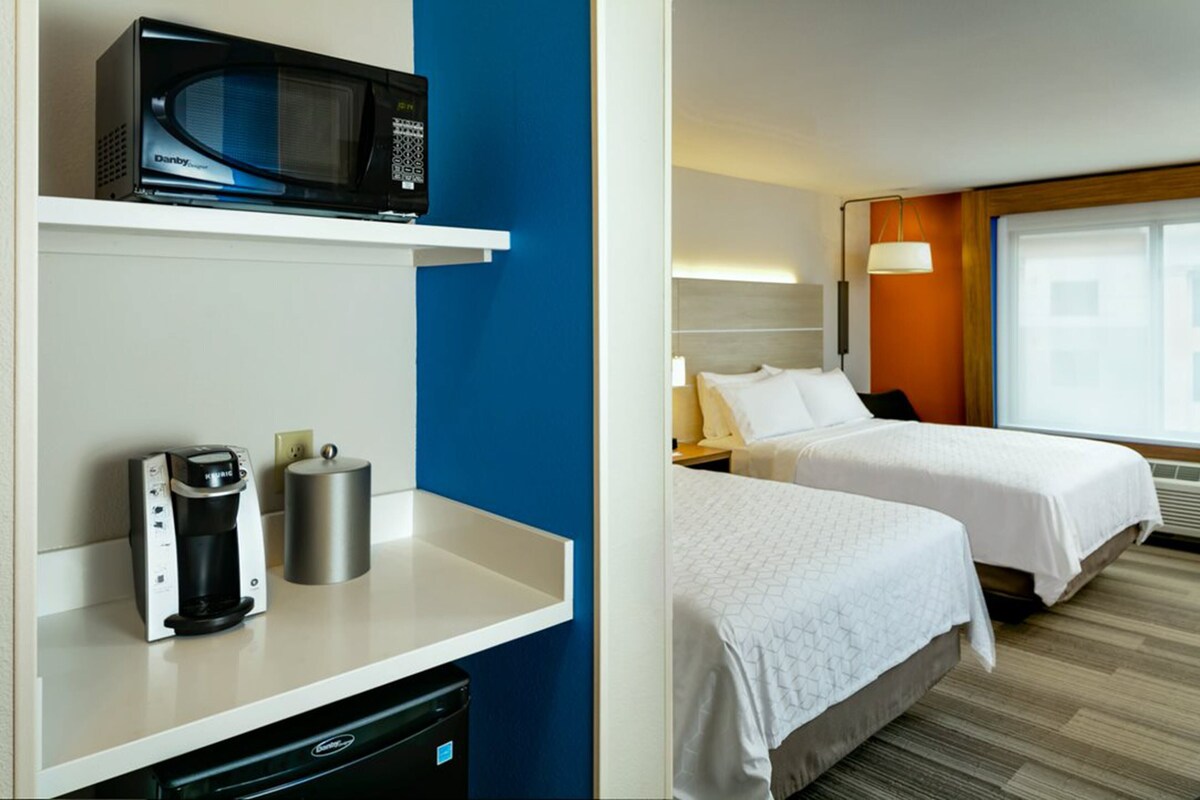 In-room safe, desk, laptop workspace, blackout drapes