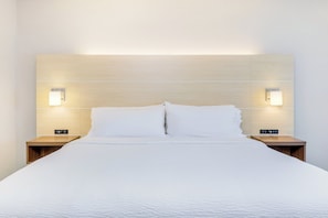 Standard Room, 1 King Bed (Leisure) | In-room safe, desk, laptop workspace, blackout drapes