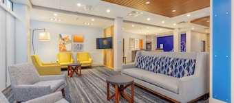 Holiday Inn Express & Suites Medford by IHG