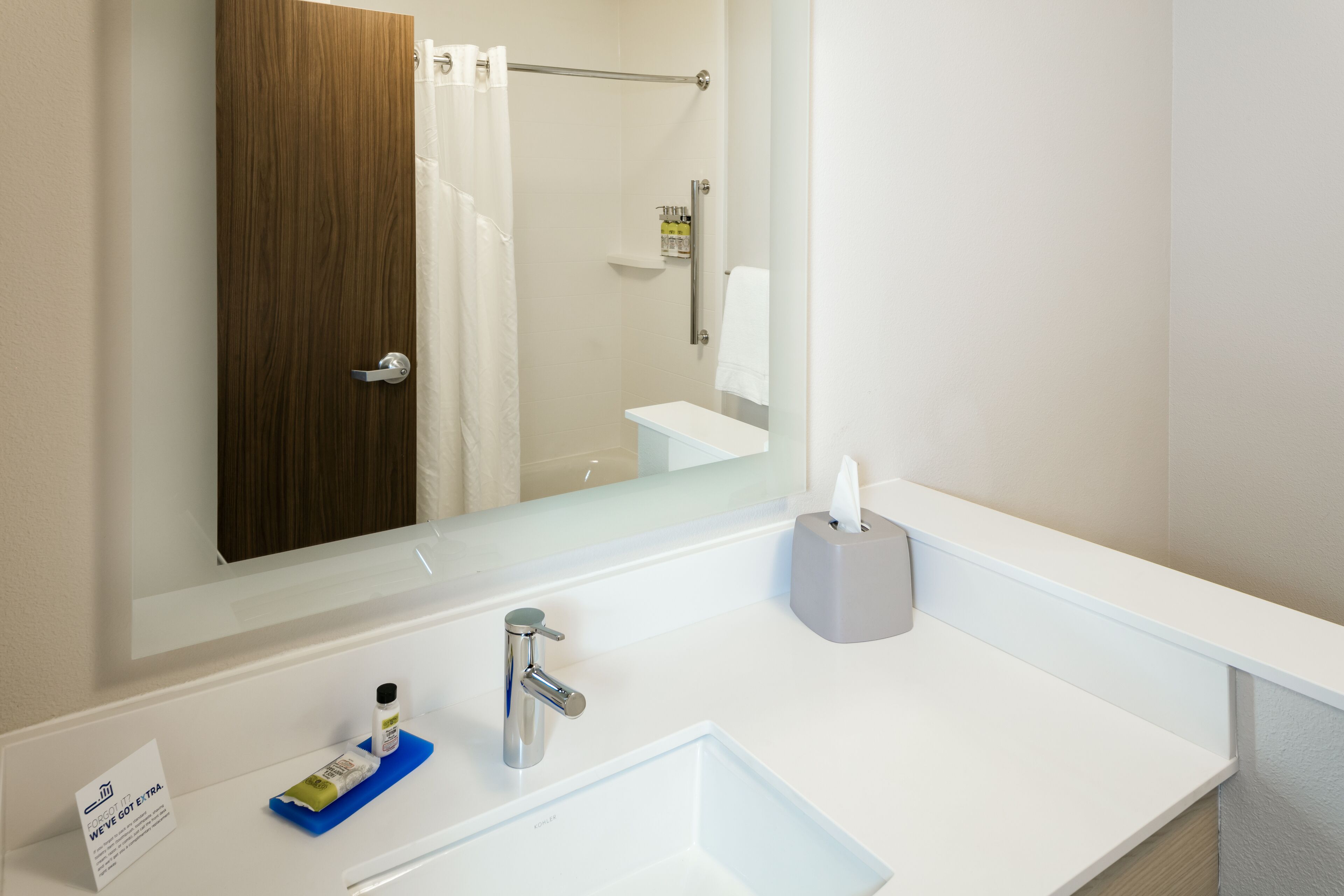 combined shower/bathtub, free toiletries, hair dryer, towels