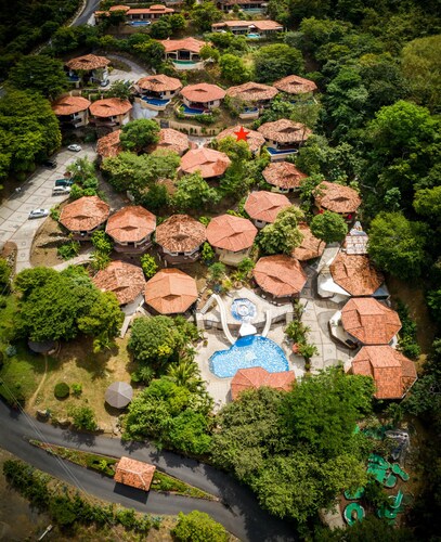Charming 2 BR casita, close to the beach and fully equipped.