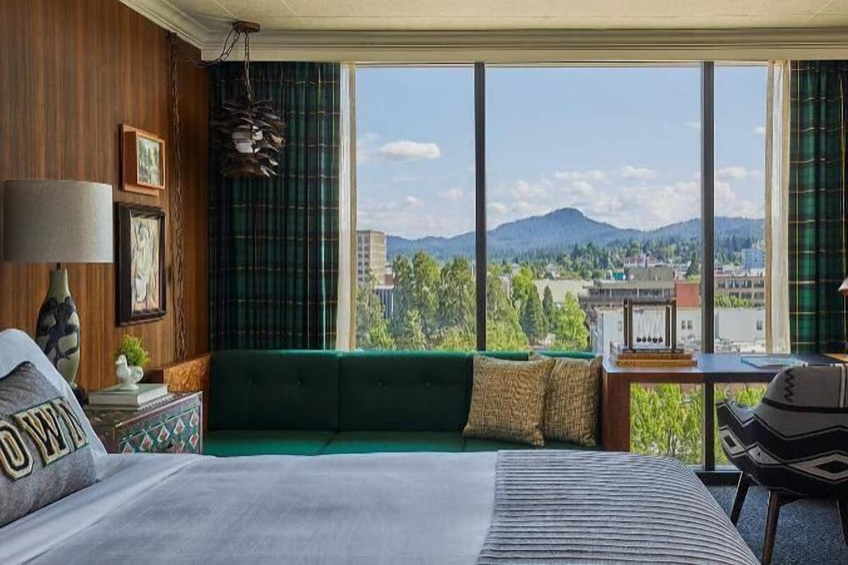 Premium bedding, in-room safe, desk, laptop workspace