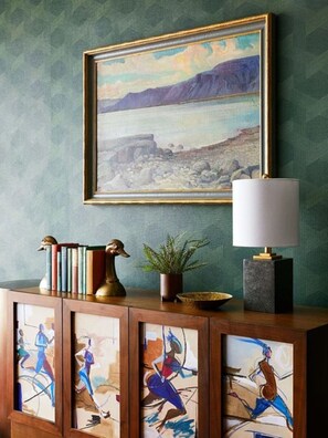 Suite presidencial, 1 cama King size, regadera para personas con discapacidad | Ropa de cama de alta calidad y caja de seguridad en la habitación 