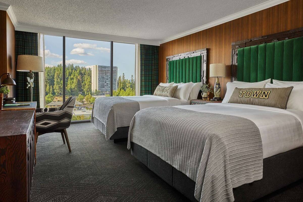 Premium bedding, in-room safe, desk, laptop workspace