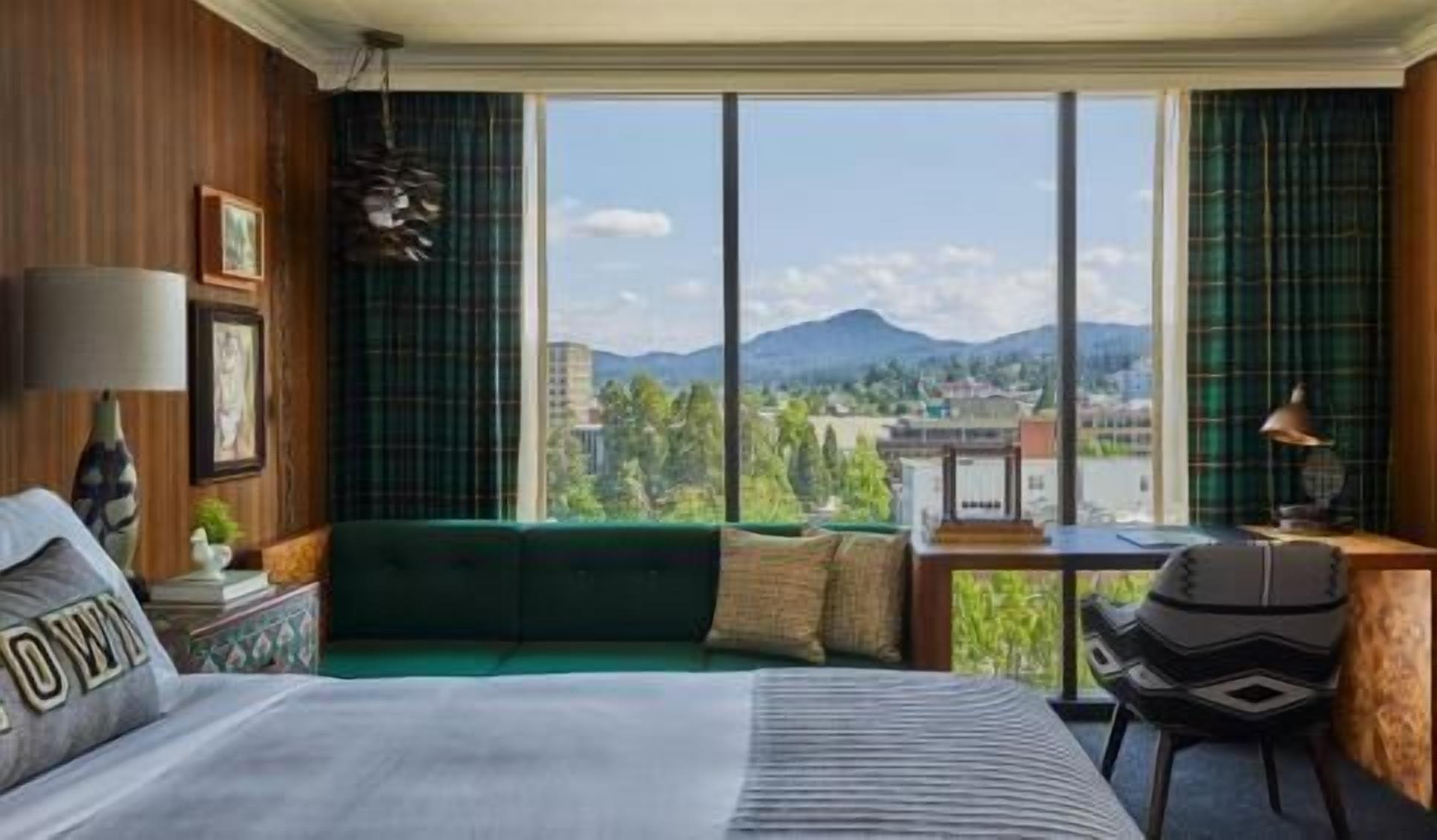 Premium bedding, in-room safe, desk, laptop workspace