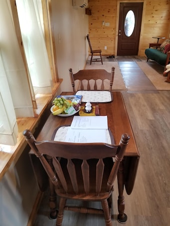 Dining. Cabin close to Ricketts Glen State Park available for daily rental. Furnished!