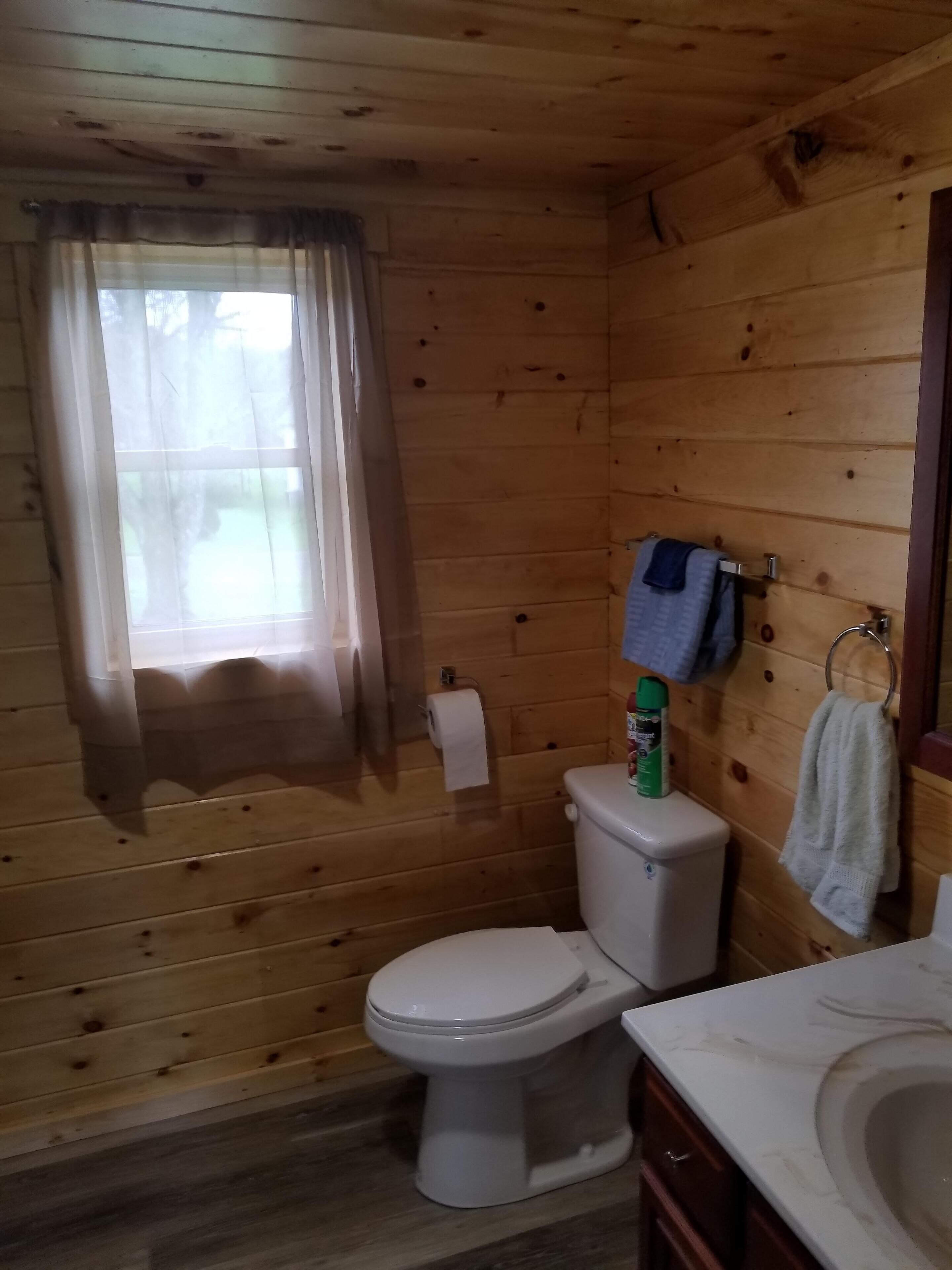 毛巾、肥皂、卫生纸