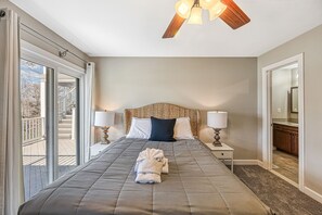 5 bedrooms, WiFi, bed sheets - 5BR and 5.5 BA Lakefront Home w/private hot tub and dogs ok! (Bumpass)