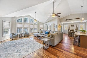 TV, video games, DVD player, foosball - 5BR and 5.5 BA Lakefront Home w/private hot tub and dogs ok! (Bumpass)