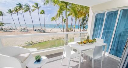 Luxury 4BR Beachfront Double Condo w / Private Patio and Plunge Pool