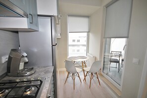 Fridge, oven, stovetop, coffee/tea maker - Unique new Apartment close to Iulius Mall (Cluj-Napoca)