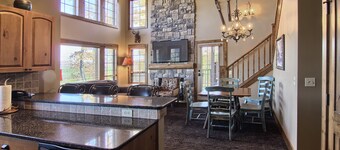 Jump onto the Disciples 8 Chairlift - Creekside Condo, Ski in/Ski out Luxury