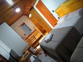 Triple Room, Multiple Beds, Non Smoking | Minibar, free WiFi, bed sheets
