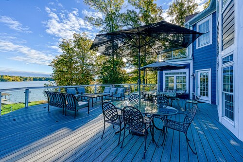 Lakefront home with private hot tub, WiFi, fun rec room, & beach area