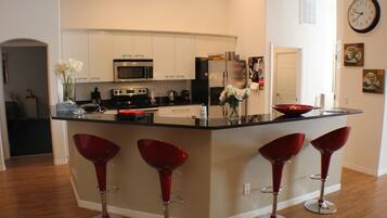 House | Private kitchen | Cookware/dishes/utensils
